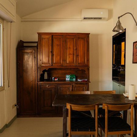Friendly & Small 1-Br Apt With Beautiful Terrace Florenţa Exterior foto